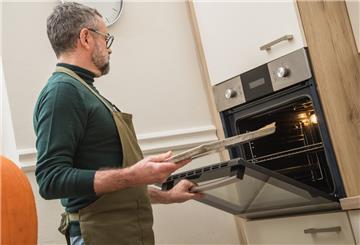 Hier liegt Sparpotenzial: Die meisten Gerichte brauchen keinen vorgeheizten Backofen.