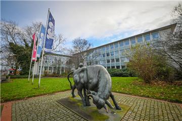 Hier soll der neue Vorplatz der Volkshochschule entstehen. 