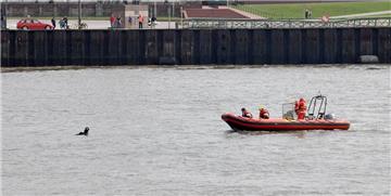 Hier übt Feuerwehr nur  die Rettung eines Schwimmers aus der Weser vor der Seebäderkaje. In Niedersachsen gab es in den vergangenen Jahr aber auch viele Ernstfälle. 