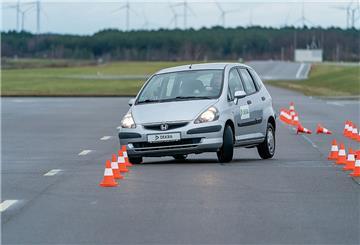 Ein Auto wird bei Spurwechseln getestet. 