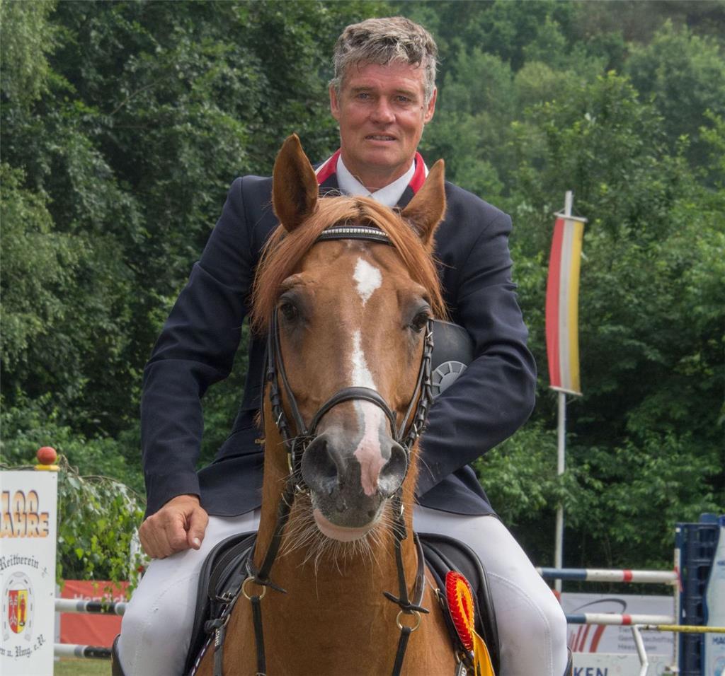 Hilmar Meyer vom Reitverein Schwarme sicherte sich auf Salto de Fee den Sieg im ...