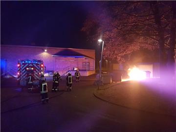 Hinter dem Einkaufszentrum in Loxstedt hat es gebrannt.