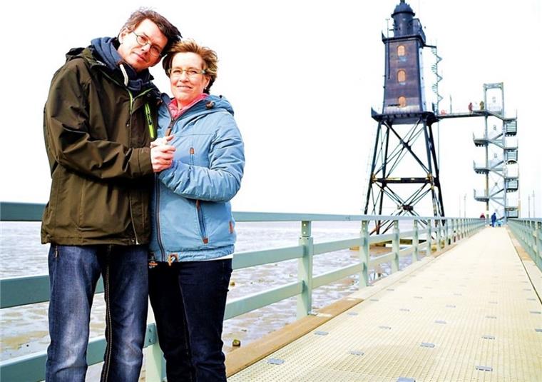 Hoch hinaus gings für Stephanie und Marco Tollesen. Auf dem Leuchturm Obereversand hat der Ehemann seiner Frau einen Heiratsantrag gemacht. Im kommenden Jahr wird erneut geheiratet.