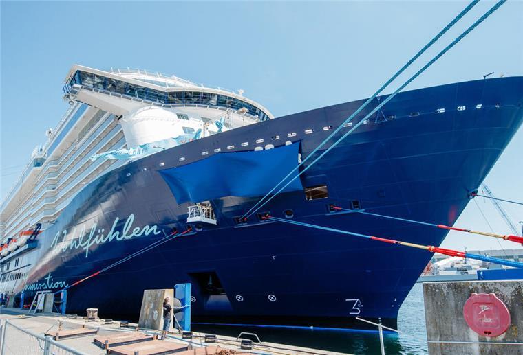 Hochbetrieb in Bremerhaven: Am Sonntag liegen zwei große Schiffe gleichzeitig an der Kaje.