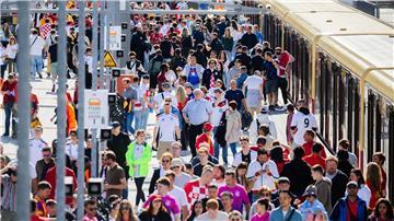 Hoffen und Bangen, um bei dieser EM von Hamburg nach Dortmund, von Frankfurt nach Berlin oder von München nach Düsseldorf zu kommen. Die Bahn hat halt ihre Tücken.