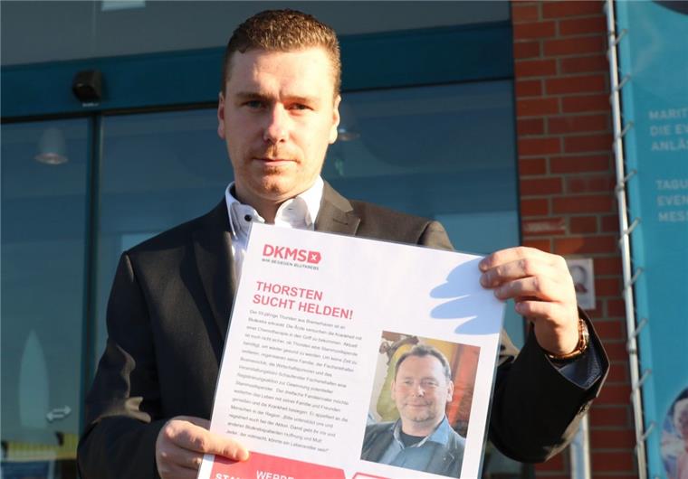 Typisierung: Bremerhavener sucht seinen Lebensretter Hofft auf Hilfe für seinen an Blutkrebs erkrankten Vater: Patrick Hollstein aus Bremerhaven hofft auf Hilfe für seinen Vater wirbt für die Typisierungsaktion am Freitag, 23. November, im Schaufenster Fischereihafen.