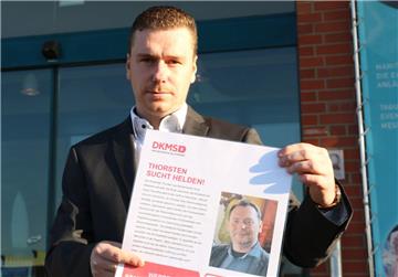 Hofft auf Hilfe für seinen an Blutkrebs erkrankten Vater: Patrick Hollstein aus Bremerhaven hofft auf Hilfe für seinen Vater wirbt für die Typisierungsaktion am Freitag, 23. November, im Schaufenster Fischereihafen.