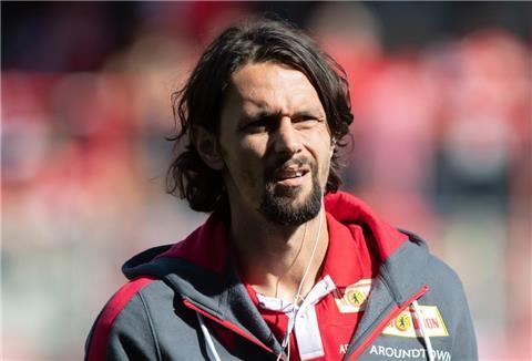 Hofft, dass mehr Fußballer seinem Beispiel folgen, weniger Wert auf Statussymbole legen und stattdessen mehr gesellschaftliche Verantwortung übernehmen: Neven Subotic.