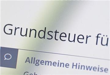 ARCHIV - 13.09.2022, Baden-Württemberg, Stuttgart: Das Wort Grundsteuer erscheint auf einem Computerbildschirm auf der Seite des Online-Steuerportals Elster. (zu dpa: «Eigentümerverband: «Staatsversagen» bei Grundsteuer-Reform») Foto: Bernd Weißbrod/dpa +++ dpa-Bildfunk +++