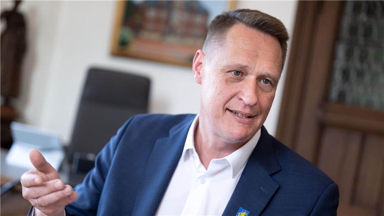 Holger Heymann, Vorsitzender des Tourismusverbandes Niedersachsen, fordert, das Deutschland-Ticket auch für die Mobilität in Urlaubsregionen langfristig zu erhalten. 