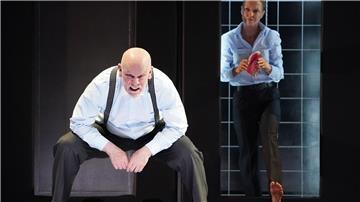 Hollywoodstar John Malkovich zusammen mit der litauischen Schauspielerin Ingeborga Dapkunaite im Theaterstück „In the Solitude of Cotton Fields“ im Thalia Theater.