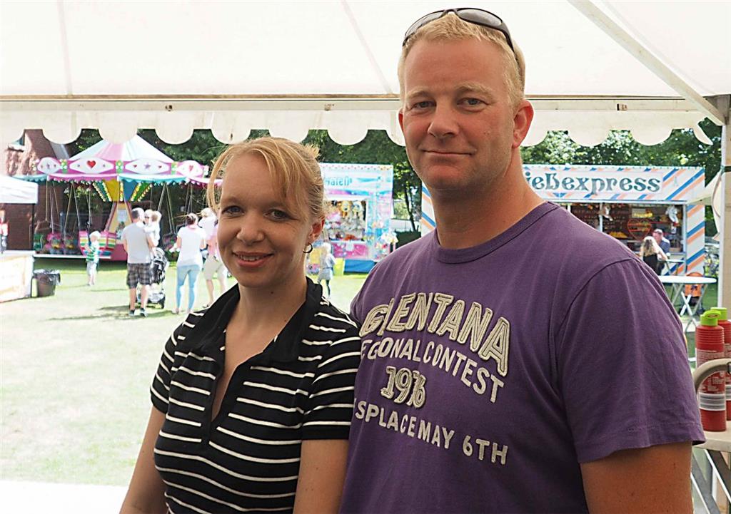 Holßels Ortsbrandmeister „Wolle“ Gedlich und Anne Wehrmann besuchten auch das OG...