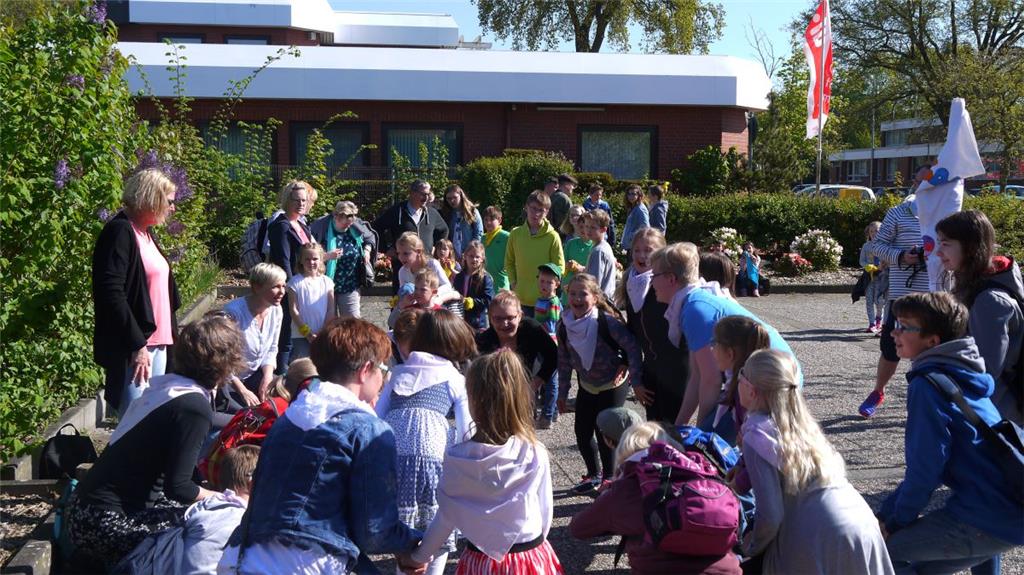 Hopp, hopp, hopp, Kinderkirchentag ist topp.