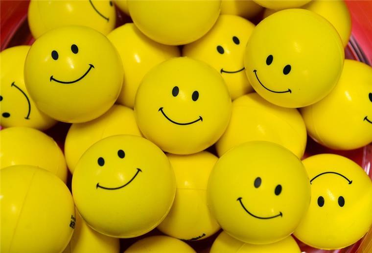 Hormone und Botenstoffe sind für vieles in unserem Körper verantwortlich - auch für unser Glücksempfinden. Können wir Serotonin und andere Glückshormone boostern, um miese Stimmung zu vertreiben?