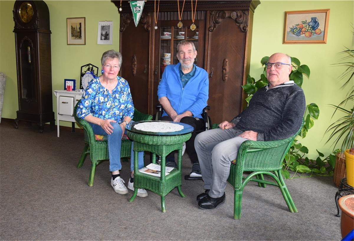 Orthopädietechnik Szelwis in Nordenham schließt Ende Januar Horst Szelwis (Mitte), seine Frau Susanne Szelwis und Mitarbeiter Volkmar Rademacher blicken auf über 42 Jahre Arbeit im Orthopädietechnik-Geschäft an der Atenser Allee 111 in Nordenham zurück.