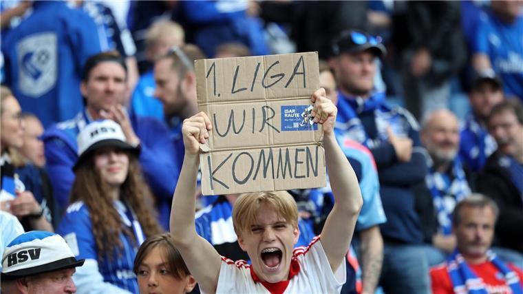 Endlich wieder Bundesliga: HSV im Partyrausch zum Aufstieg HSV-Vorfreude pur.