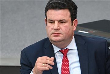 Hubertus Heil (SPD), Bundesminister für Arbeit und Soziales, plant, die Grundsicherung im neuen „Bürgergeld“ deutlich zu erhöhen.