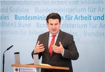 Hubertus Heil (SPD), Bundesminister für Arbeit und Soziales, während einer Pressekonferenz in seinem Ministerium. 