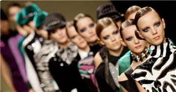 Hübsche Models, Mode total - in Mailand treffen sich in diesen Tagen die renommiertesten Designer.