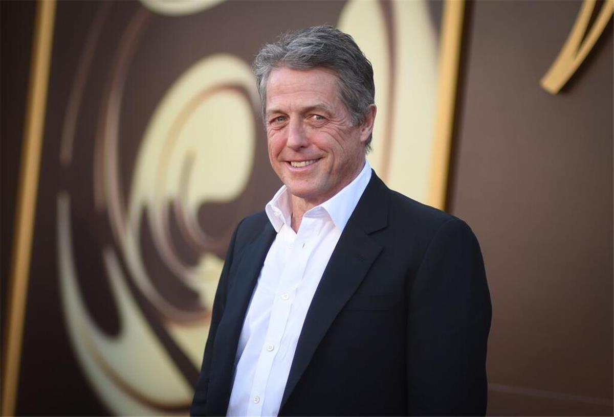 Hugh Grant einigt sich mit „Sun“-Verlag auf Vergleich Hugh Grant prangert seit Langem die einst bei britischen Boulevardmedien verbreiteten illegalen Methoden der Informationsbeschaffung an.