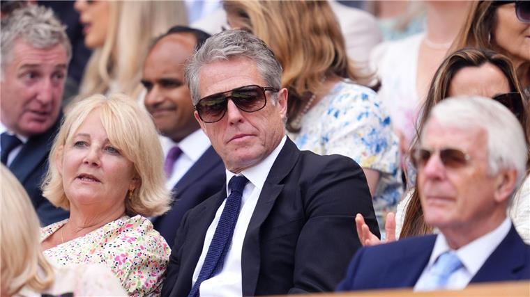 Video von Hugh Grant in Wimbledon sorgt für Belustigung Hugh Grant verbrachte den Tennis-Tag in der Royal Box.