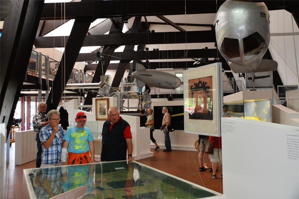Hunderte Besucher strömten beim Tag der offenen Tür ins Aeronauticum. Foto: Seel...