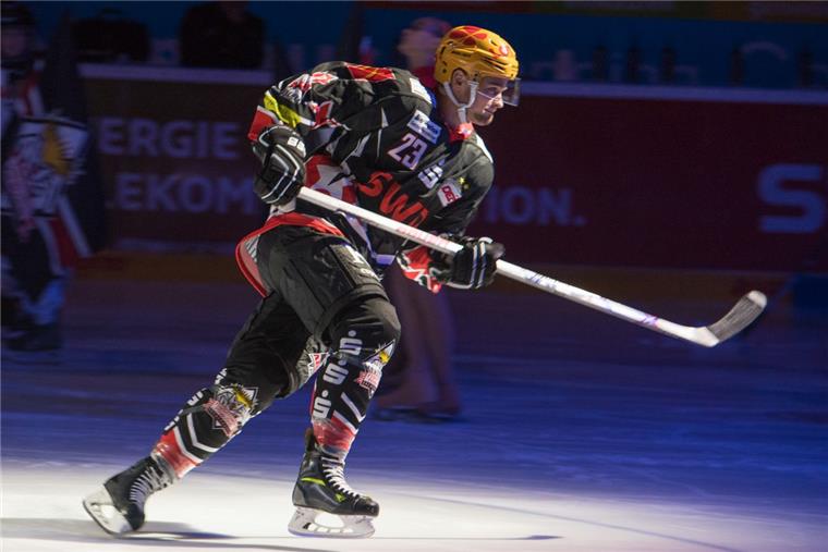 Pinguins wollen ihren Lauf in Rosenheim fortsetzen Icehockey. Pinguins - Frankfurt. Zientek. Foto Adebahr