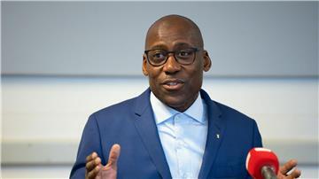 „Ich werde mich weiter für die diskriminierungsfreie Entwicklung der Berliner Kultur einsetzen“, versichert Berlins Kultursenator Joe Chialo.