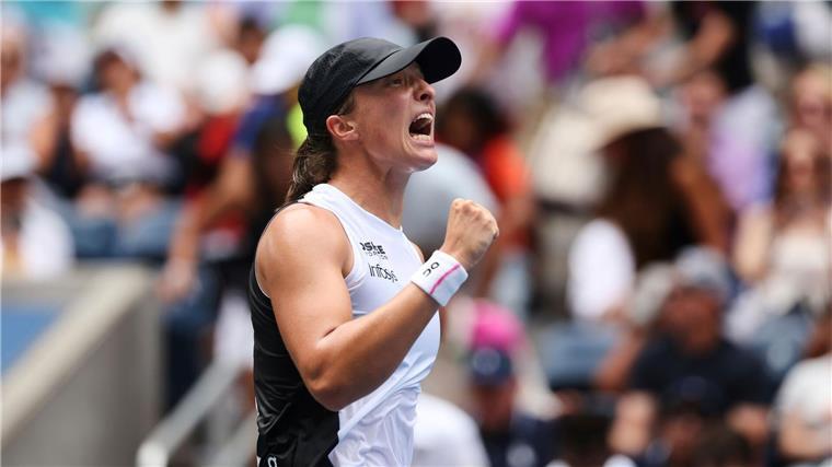 Iga Swiatek steht bei den US Open nach einem glatten Sieg im Viertelfinale.