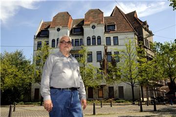 Ihn reizt, was andere für unmöglich halten: Investor Rolf Thörner hat das Dietzel-Haus – die Mutter aller Schrottimmobilien – in der Goethestraße gekauft und lässt es sanieren.  Foto Scheschonka