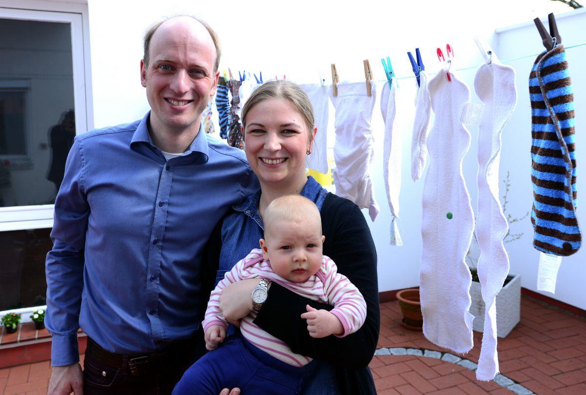 Neue Heimat Bremerhaven Ihnen gefällt ihre neue Heimat Bremerhaven: Volker und Stefanie Meyer mit Baby Ruth.