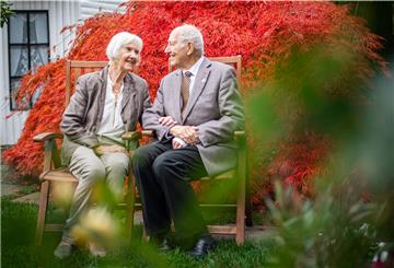 Ihr Garten ist ihr kleines Paradies, seit nun schon 58 Jahren leben Inge und Werner Behrmann in Leherheide. Hier feiert das Paar nun seinen 70. Hochzeitstag.