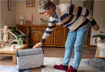 Ihre Wohnung nur mit Heizlüftern zu heizen, ist für Anne Oeltjen auf Dauer keine Lösung. 