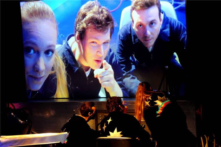 Stadttheater Bremerhaven - Flaschenpost ins Weltall