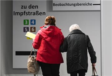 Ihren konkreten Impftermin erhalten die Senioren, denen die Stadt Nordenham bei der Vermittlung eines Termins geholfen hat, per Brief.