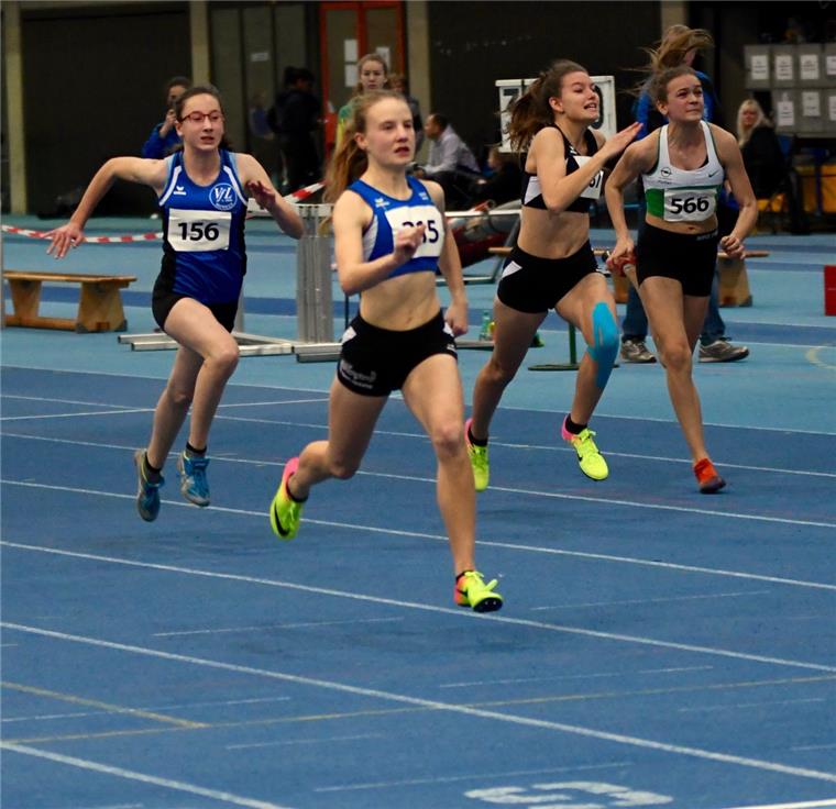 Im 60-Meter-Lauf gewann die 14-jährige Nordenhamerin Jule Wachtendorf (vorn) alle drei Rennen. Den Siegen im Vor- und Zwischenlauf folgte der Triumph im Finale. Der Vorsprung auf die Zweite im Endlauf war beträchtlich.