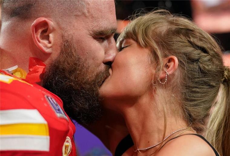 Im August gaben Travis Kelce und Taylor Swift ihre Verlobung bekannt. (Archivbild)