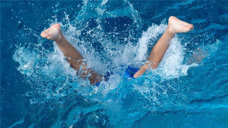 „Sternennacht“ und „Discoschwimmen“ starten in Bremerhavens Bädern Im Bad 1 und Bad 2 starten am 10. Oktober die Veranstaltungsreihen „Sternenacht“ und „Discoschwimmen“.