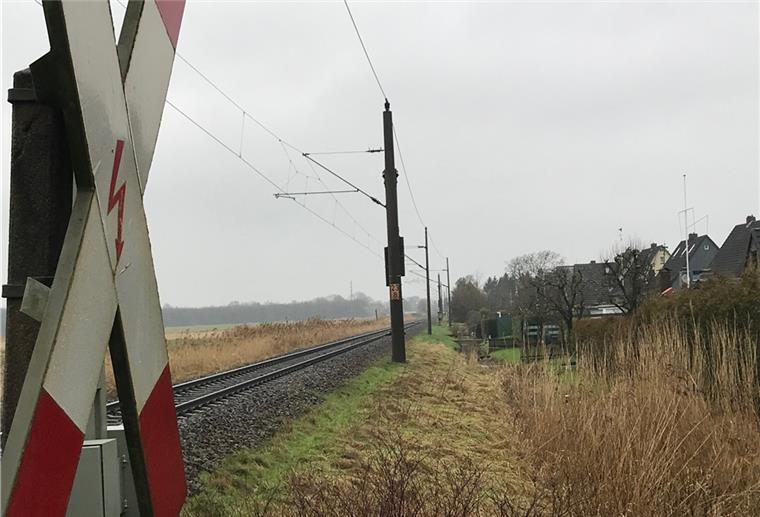 Im Bereich der Stadt Brake bietet die Deutsche Bahn an, entlang der Bahnstrecke einen freiwilligen Lärmschutz zu schaffen. Und zwar zwischen Käseburg und Boitwarden.