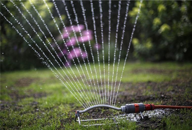 Wesermünde: Bürger sollen auf Gartenbewässerung verzichten Im Bereich des Wasserverbands Wesermünde sollen die Bürger sparsamer mit Trinkwasser umgehen.