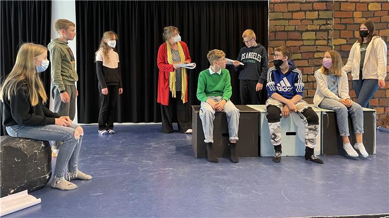 So will die Zinzendorfschule ihre Finanzkrise meistern Im Bereich Theater ist die Zinzendorfschule überdurchschnittlich stark engagiert. Solche Alleinstellungsmerkmale sollen zur Schärfung des Profils herausgearbeitet werden.