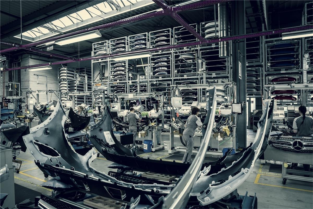 Rehau-Werk Brake: Kurzarbeit für fast 1000 Mitarbeiter Im Braker Werk werden vor allem Stoßfänger und andere Autoteile für Hersteller wie Daimler-Benz hergestellt. Archivfoto: Rehau