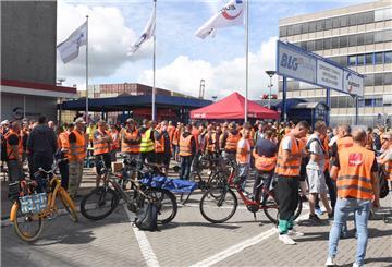 Im Bremerhavener Hafen wird gestreikt.