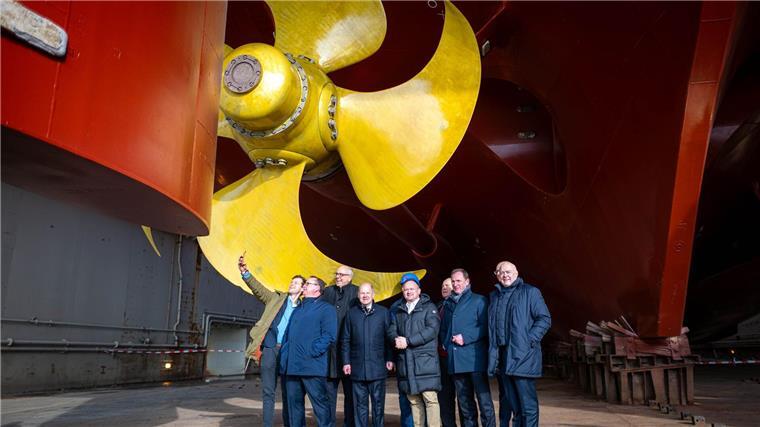 Scholz besucht Lloyd Werft in Bremerhaven Im Bundestagswahlkampf hat Bundeskanzler Olaf Scholz die Lloyd Werft in Bremerhaven besucht.