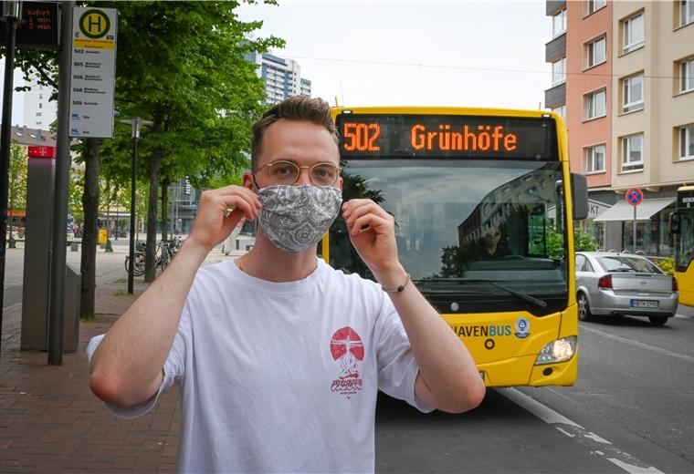 Sind die Menschen „maskenmüde“? Im Bus ist der Mund-Nase-Schutz Pflicht. Aber halten sich die Menschen auch weiter daran? NZ-Volontär Jannik Sauer will das im Selbstversuch herausfinden.