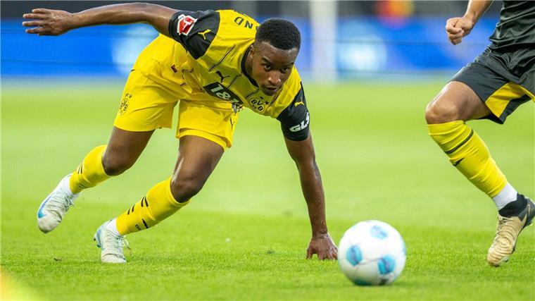 Borussia Dortmund leiht Moukoko nach Nizza aus Im BVB-Trikot ist Youssoufa Moukoko in Zukunft nicht mehr zu sehen. Ein Wechsel nach Nizza soll die stockende Karriere des Talents beleben.