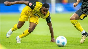 Im BVB-Trikot ist Youssoufa Moukoko in Zukunft nicht mehr zu sehen. Ein Wechsel nach Nizza soll die stockende Karriere des Talents beleben.     