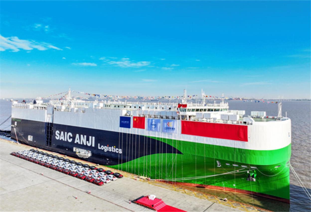  „SAIC Anji Sincerity“ bei der Beladung im Hafen von Xiamen
