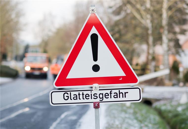 Glatteis im Cuxland: Hier hat es gekracht Im Cuxland hat es bei winterlichen Straßenverhältnissen drei Unfälle gegeben.