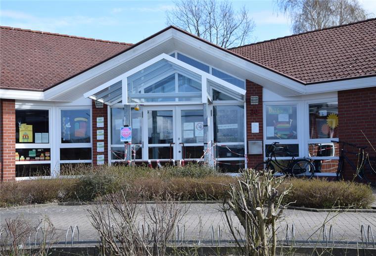 Im Dachgeschoss der Kindertagesstätte Mitte werden derzeit Lüftungsanlagen installiert.